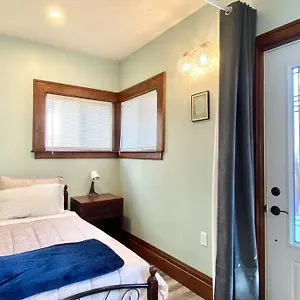 Cozy Suite-walk To The Falls! , Niagara Falls Canada