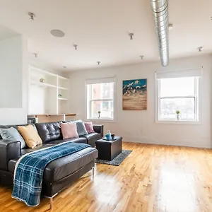 Modern 2 Bedroom - Heart Of Leslieville , Toronto Canada