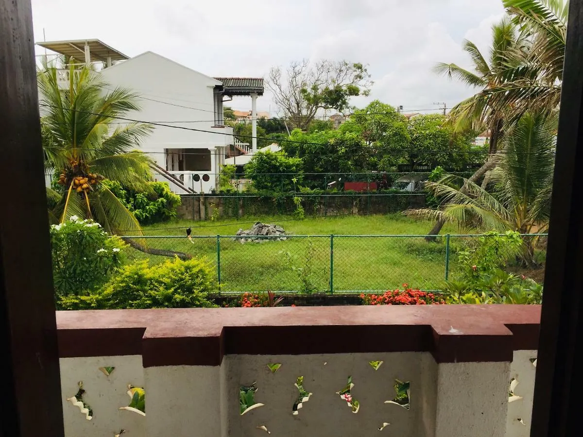 White House Apartment Negombo 0*,