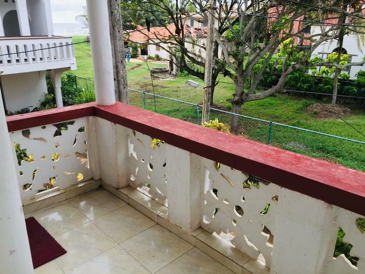 White House Apartment Negombo