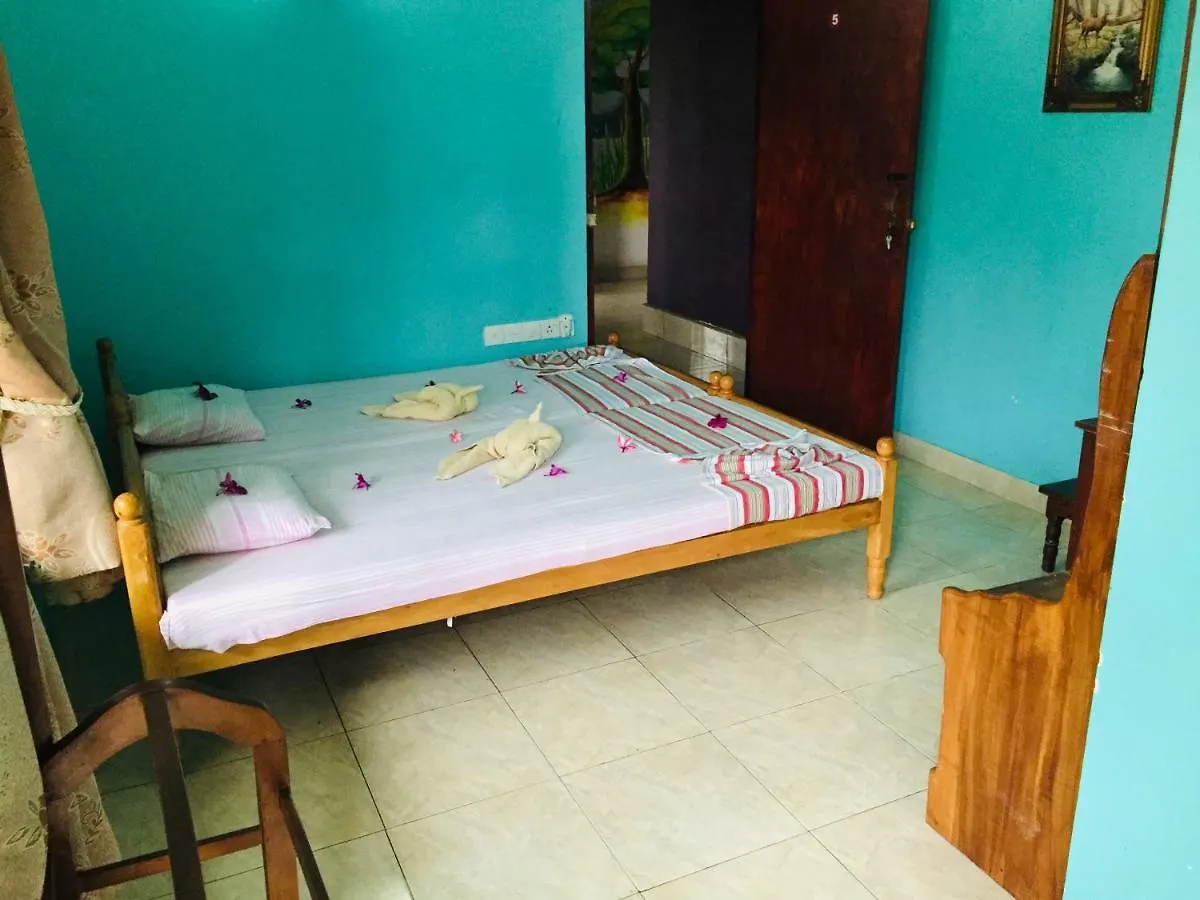 White House Apartment Negombo Homestay
