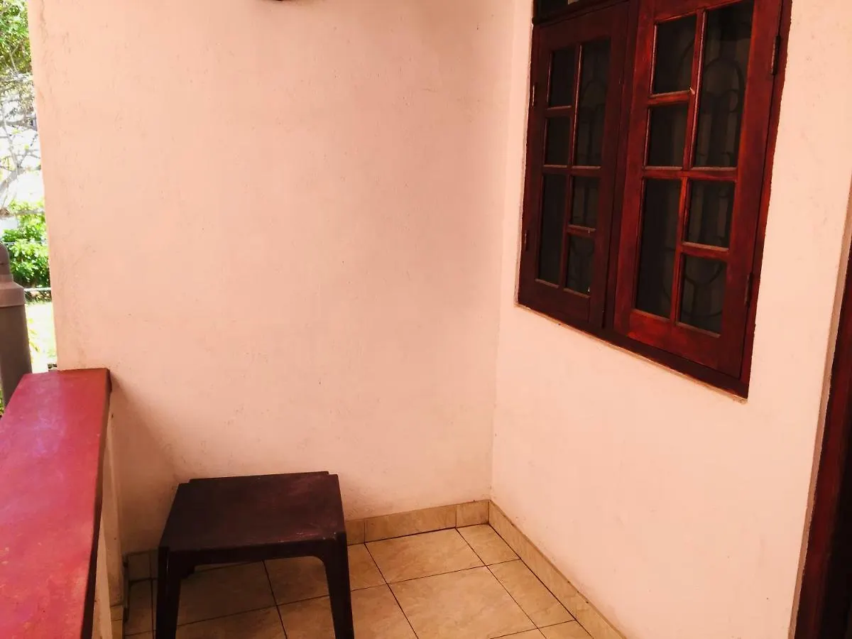 White House Apartment Negombo Homestay